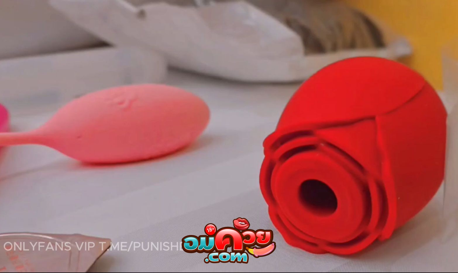 คลิปหลุด Onlyfan pittyswg พิตตี้ ชวน babyjee นัดรุมเย็ดเอฟซีชายเดี่ยว ไปทดลองความเสียวของเซ็กทอยถึงขั้นขึ้นสวรรค์ พอโดนเข้าไปเสียวร้องลั่น